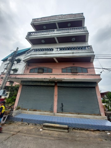 ให้เช่าตึกแถว2คูหา ทะลุถึงกัน 3ชั้นครึ่ง (ปรับปรุงใหม่)พร้อมแอร์+เฟอร์นิเจอร์บางส่วน และมีที่ดินว่างเปล่าอยู่ด้านข้างอีก 200ตารางวา- อยู่ถ.เพชรเกษมซอย108 เข้าซอยไป400เมตร- ใกล้ เดอะมอลล์ บางแค,โฮมโปร, บิ๊กซี, ซีคอนสแควร์ ,สวนหลวง2,  พุทธมณฑลสาย4  ให้เช่า18,000/เดือนสัญญาขั้นต่ำเช่า1ปี)** นัดดูบ้านได้เลยค่ะ**ติดต่อ k.กุลจิรา  089-2719644 มานะ  081-4306542บริษัทMN Group Land&Houseศูนย์รวมบ้านเช่าและขา