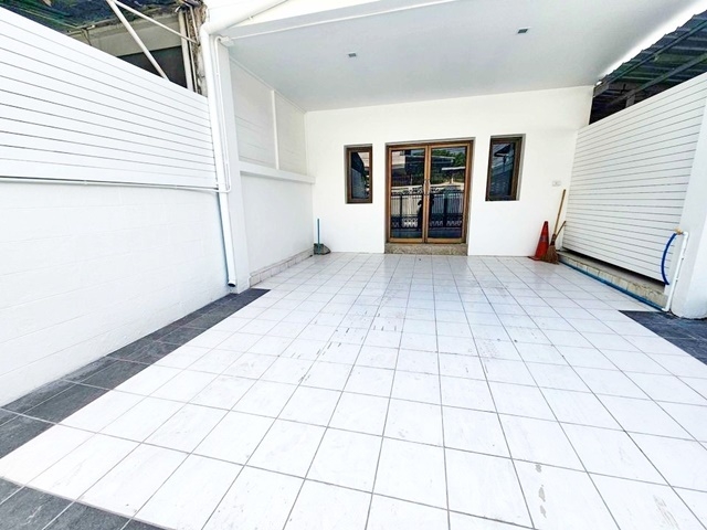 ให้เช่าโฮมออฟฟิต 3 ชั้น 20ตรว MRT วงศ์สว่าง เดินได้ 300ม.. 230ตรม. รีโนเวทใหม่  บิ๊กซี วงศ์สว่าง รักสัตว์ 4นอน 3น้ำ 2แอร์