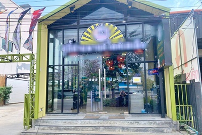  สนใจติดต่อ #รับนายหน้าโทร 090-701-9096เซ้งเพียง 500,000 บ  ร้านชาบู-ซูชิสายพาน  #พรานนกตัดใหม่ #มีกำไร #แหล่งร้านอาหาร และหมู่บ้านขนาดใหญ่ ตั้งอยู่ในทำเลทอง ติดถนนใหญ่ #มีที่จอดรถ ตอนนี้ร้านเปิดปกติ เข้ามาดูได้ตลอด มีกำไร สิ่งที่ได้-อุปกรณ์ครัวทั้งหมด-กล้องวงจรปิด-เก้าอี้-อุปกรณ์แต่งงานทั้งหมด- ชุดสายพาน สนใจติดต่อ #รับนายหน้าโทร 090-701-9096 https://maps.app.goo.gl/LsKKnf6EZ24JWF967>> ค้นหาร้านอื่นท