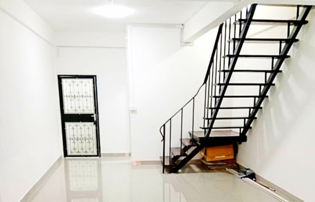 MRTหลักสอง บางแค โลตัสติดเดอะมอลล์  ให้เช่าทาวน์เฮาส์ 2 ชั้น ไม่เคยอยู่ ทำเลดี 17ตรว. 122ตรม. 2นอน 1แอร์ เดินทางสะดวก