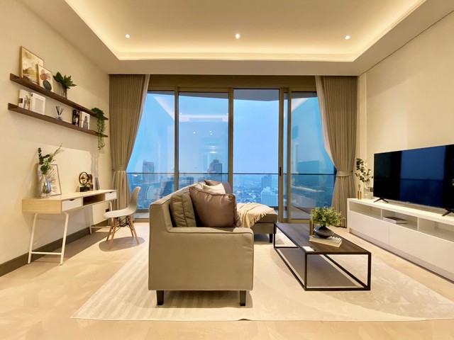 PRICE REDUCTION❗️The Residences at Mandarin Oriental BangkokBTS: Charoen NakhonSize: 128 sqm., 2 bedrooms, 2 bathroomsFloor: 37 unblocked viewRental price: 180,000baht/month(️Reduced from 200,000baht❌️)Ref.: 159228Listing Detail: www.rent-bangkok-condo.com/properties/159228Co-agents are welcome.- - -Contact us for more information or arrange a viewing:Email. rbc.rentbangkokcondo@gmail.comCall. 066-0588-655Line ID: @rentbangkokcondohttps://lin.ee/9cMeMxeWhatsapp: 0660588655Wechat 微信: rentbangkokcondo
