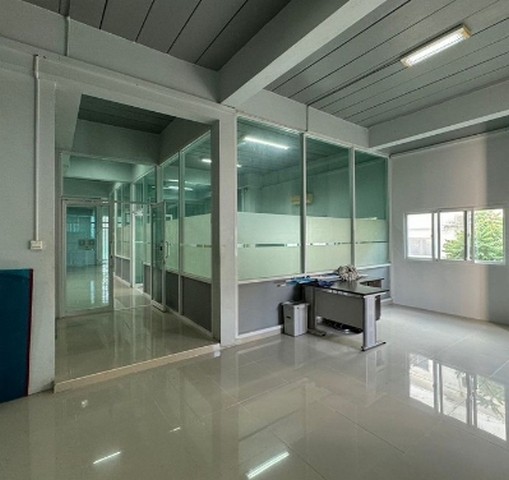 ให้เช่าและขายอาคารสำนักงาน 3 ชั้น อมตะนคร ชลบุรี เนื้อที่ 105 ตรว จอดรถหลายคัน