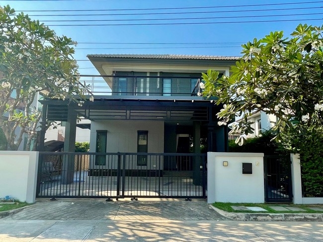 svs270  ให้เช่า บุราสิริ วงแหวน อ่อนนุช ซอยเจโม กิ่งแก้ว25/1 (กาญจนาภิเษก39)ที่อยู่ ถ. คู่ขนานวงแหวนกาญจนาภิเษก ซอยกาญจนาภิเษก39 (เจโม) สามารถทะลุออกกิ่งแก้ว 25/1โรงพยาบาลจุฬารัตน์ 9 ได้-แบบบ้าน OVEL บ้านเดี่ยวสไตล์รีสอร์ท หันหน้าทิศใต้-3 ห้องนอน 3ห้องน้ำ 1ห้องรับแขก 1ห้องรับประทานอาหาร 1ครัวไทย 1 ห้องเก็บของ-ที่จอดรถ 2คัน จอดหน้าบ้านได้อีก 1คัน-พื้นที่ใช้สอย 137 ตรม.-ที่ดิน 51 ตรว.-ติ