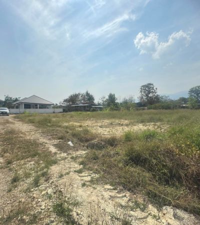 ติดต่อ หลิน 088 598 6998 Line ID: positive.agตร.ว ละ 16,000 บาท ขายที่ดินเปล่าถมแล้ว วิวดอยสุเทพขนาด : เนื้อที่ 200 ตร.ว ทำเล : สันป่าข่อย ต.สันผีเสื้อ อ.เมืองเชียงใหม่. -ประปา ไฟฟ้า พร้อมครบ-ขายถูกสุดในย่านนี้-ค่าโอน, ค่าภาษี, ค่าธรรมเนียมอื่นๆ ฝ่ายคนละครึ่ง-ใกล้แหล่งท่องเที่ยว คาเฟ่.(*ราคาที่ดินจัดสรรย่านนี้ ขายกันประมาณ 19,500-20,000/ตร.ว)  . สถานที่ใกล้เคียง- ตลาดป่าข่อยใต้ 5 นาที- แยกหนองจ๊อม (ลิขิตช