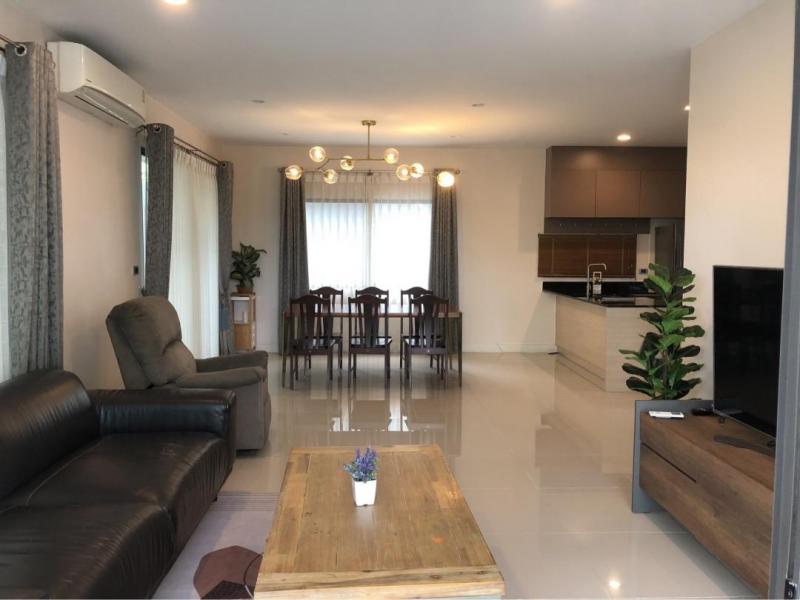 ปล่อยเช่าบ้านเดี่ยว โครงการบุราสิริ วัชรพล ถนนสุขาภิบาล๕ เนื้อที่: 65 ตรว.พื้นที่: 222 ตารางเมตร 4 ห้องนอน 3 ห้องน้ำ เฟอร์นิเจอร์ครบทั้งหลัง