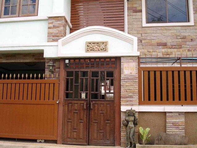 ขายหอพัก ทำเลดี ราคาถูก สามารถซื้อลงทุนไปรีโนเวทปล่อยเช่าได้ มีใบอนุญาตประกอบการ โซนท่าศาลา