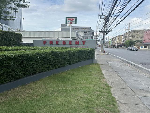 The Present Condominiums Ekkachai 32Present Condo วุฒากาศ-เอกชัย (พรีเซนต์ คอนโด วุฒากาศ-เอกชัย), กรุงเทพ- ขนาดพื้นที่ 32.77  ตร.ม.- ชั้น 8 / อาคาร A- จำนวน 1 ห้องนอน 1 ห้องน้ำ 1 ห้องครัว 1 ห้องนั่งเล่น- 1 ที่จอดรถ-  เครื่องปรับอากาศ 2 เครื่อง  - ครัวบิวท์อิน- เครื่องทำน้ำอุ่น- ตู้ผ้าบิ้วท์อิน (ของโครงการ)สิ่งอำนวยความสะดวกLobby with WiFiสระว่ายน้ำระบบเกลือ ขนาด 7×20 เมตรFitnessJogging Track ความยาว 180 เมตรสวนส่วนกลางขนาดใหญ่Co-Working SpaceAccess Control Syst