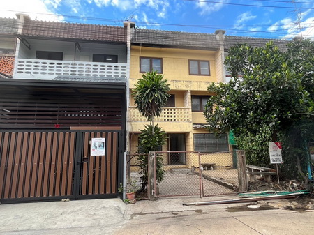 ขายอาคารพาณิชย์ ถ.ศรีบูรพา แขวงคลองจั่น  เขตบางกะปิ  กทม.  อาคาร 3 ชั้น