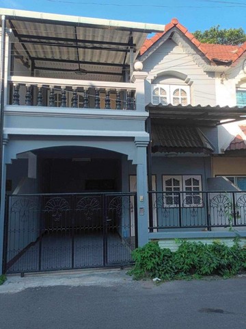 ทาวเฮาส์ รีโนเวทใหม่  ราคาถูก ทำเลดี สงบ เพื่อนบ้านเป็นมิตร เข้า-ออกได้หลายทาง พื้นที่นี้น้ำไม่เคยท่วม ไม่มีค่าส่วนกลาง
