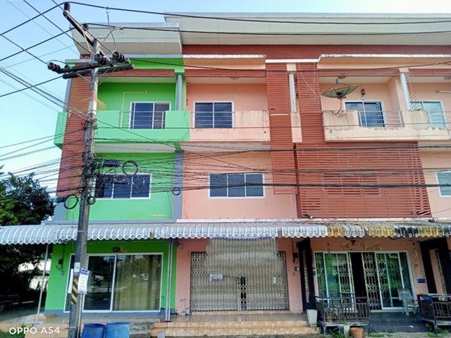  รายละเอียดเพิ่มเติม Code ID : PAL 2-0594  ราคาขาย  4,730,000 บาท- ขนาดพื้นที่ :   26.1 ตรว.- พื้นที่ใช้สอย :   236.5 ตรม.- จำนวนห้อง :   3 ห้องนอน 3 ห้องน้ำ - ที่จอดรถ :    1  คัน- บ้านหันทางทิศ : - พิกัดทรัพย์ : https://maps.app.goo.gl/emMvDpvr9Xj7J5SN7    สถานที่ใกล้เคียง- ใกล้สำนักงาน สรรพสามิตพื้นที่สาขากันตัง - ใกล้สำนักงานที่ดินจังหวัดตรัง สาขากันตัง - ใกล้ ครัวคิดบวก - ใกล้ ร้านก๋วยเตี๋ยวเรืออิสลามชามโตกันตังสอบถามเพิ่มเติม/นั�