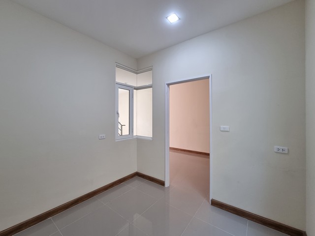 ให้เช่า ทาวน์เฮ้าส์ 2 ชั้น โครงการ โกลเด้นทาวน์ เพชรเกษม-พุทธมณฑลสาย 3 เขตหนองแขม กรุงเทพ