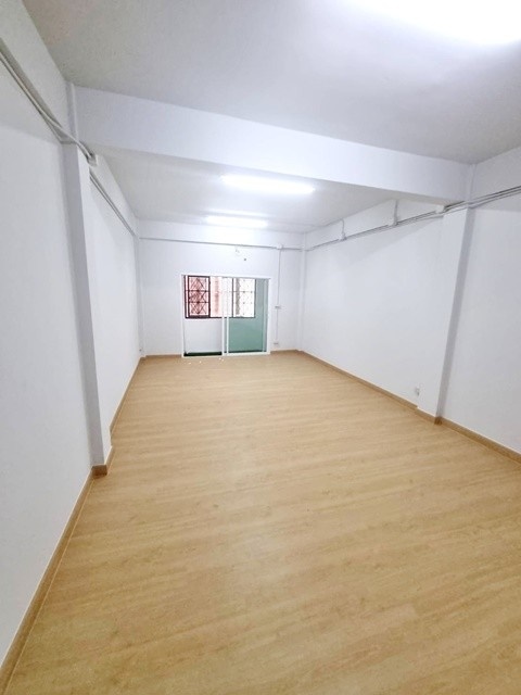 BTSวัดพระศรี  MRTเซ็นทรัล รามอินทรา ให้เช่าออฟฟิศ อาคารพาณิชย์ 5 ชั้น  50ตรว.ติดถนนใหญ่รามอินทรา จอดรถได้1-2คัน 100ตรม.แบ่งเช่าได้