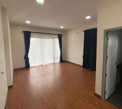 ให้เช่าบ้าน บ้านเดี่ยว 61 ตรว  ใกล้โลตัสโรจนะ อยุธยา มี 3 นอน 3 น้ำ