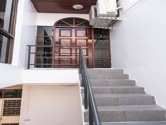 POR3768 ให้เช่าทาวน์โฮม 3 ชั้น ซอยสุขุมวิท 44 ทับ 2 ใกล้ BTSพระโขนง 500 เมตร เดินทางสะดวก เหมาะอยู่อาศัย