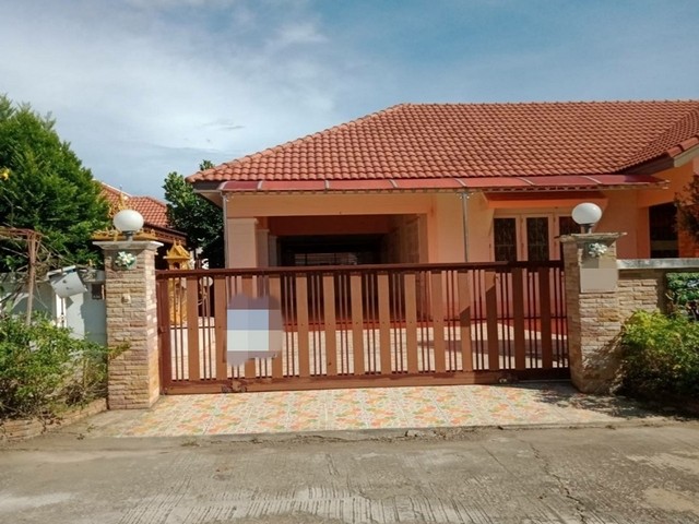 รายละเอียดเพิ่มเติมCode ID : PAP-4-0365ราคาขาย      2,800,000 บาท- ขนาดพื้นที่ :  78 ตร.ว - พื้นที่ใช้สอย :  162.75 ตรม- จำนวนห้อง : - ห้องนอน - ห้องน้ำ- ที่จอดรถ : 1-2 คัน- บ้านเดี่ยว : 1 ชั้น- บ้านเดี่ยวหันทางทิศ : -พิกัดทรัพย์ :     https://maps.app.goo.gl/3dgcaCUQWjvFsEmN7สถานที่ใกล้เคียง- ใกล้โรบินสัน กำแพงเพชร- ใกล้บิ๊กซี กำแพงเพชร- ใกล้ตลาดไนท์บาร์ซ่า กำแพงเพชร- ใกล้วัดบาง กำแพงเพชรสอบถามเพิ่มเติม/นัดชมโทร. 097-419-5982(พลอย)โทร. 096-932-4624(ออ