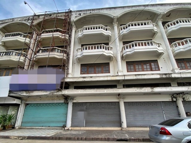 รายละเอียดเพิ่มเติมCode ID : PAP-B01-07ราคาขาย     13,200,000 บาท- ขนาดพื้นที่ : 54 ตร.ว- พื้นที่ใช้สอย : 814.50 ตรม- จำนวนห้อง : - ห้องนอน - ห้องน้ำ- ที่จอดรถ : 1 คัน- อาคารพาณิชย์ : 4 ชั้น- อาคารพาณิชย์หันทางทิศ : -พิกัดทรัพย์ :    https://maps.app.goo.gl/5LQdnaVnSWvm9XcG7สถานที่ใกล้เคียง- ใกล้ตลาดถนอมมิตร- ใกล้เพลินนารี่มอลล์- ใกล้โลตัส โกเฟรช ซูเปอร์มาร์เก็ต วัชรพล- ใกล้ตลาดนัดเลียบด่วน2สอบถามเพิ่มเติม/นัดชมโทร. 097-419-5982(พลอย)โทร. 0