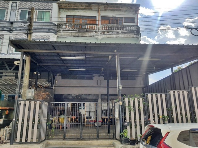 รายละเอียดเพิ่มเติมCode ID : PAP-ZE_010 ราคาขาย        5,200,000  บาท- ขนาดพื้นที่ :   62.10 ตร.ว- พื้นที่ใช้สอย :   383 ตรม- จำนวนห้อง : - ห้องนอน - ห้องน้ำ- ที่จอดรถ : 1 คัน- อาคารพาณิชย์ : 4 ชั้น- อาคารพาณิชย์หันทางทิศ : -พิกัดทรัพย์ :     https://maps.app.goo.gl/3xTtjNB5x4Hyi1TY8สถานที่ใกล้เคียง- ใกล้เทสโก้โลตัสบางบอน ซอย 23- ใกล้เดอะมอลล์ไลฟ์สโตร์ บางแค- ใกล้โรงพยาบาลเกษมราษฎร์ บางแค- ใกล้โลตัส บางแคสอบถามเพิ่มเติม/นัดชมโทร. 097-419-5982(พล�