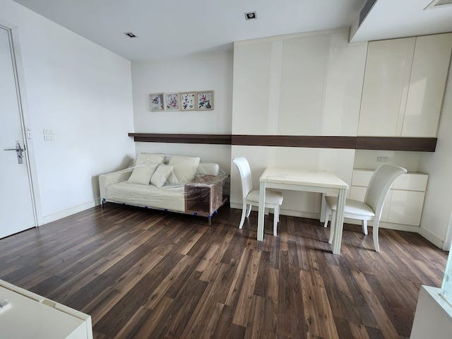 The Room Sukhumvit 62, spacious, clean, livable, 15th floor, BTS Punnawithi.***Service for selling/renting houses, condos and giving advice. If interested, contact at any time***Interested in additional details or pictures or to make an appointment to see the room, contact Ekachai (Aui).T. 089-799-5598Line ID: @auiauiaui001 (add @ in front)Room type: 1 bedroom, 1 bathroomSize 45 sq m., 15th floorNew, clean room, beautifully decorated, ready to move in.details-------------------------------------------------- ------------Rental price: 20,000.-/month-------------------------------------------------- ------------*Facilities worth using– Spa swimming pool size 10×25 meters, ozone system– Sky garden on the 3rd floor has seating. and barbecue party– Fitness- library– Lobby, separate building– KeyCard system for elevators and various areas– Parking for 343 cars (70%)-------------------------------------------------- ------------*Nearby important places (Based on information from 