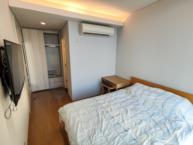 The Lumpini 24, safe, quiet, livable, 11th floor, BTS Phrom Phong.***Service for selling/renting houses, condos and giving advice. If interested, contact at any time***Interested in additional details or pictures or making an appointment to see the room?Contact Ekachai (Aui)T. 089-799-5598Line ID: @auiauiaui001 (add @ in front)Room type: 2 bedrooms, 2 bathroomsSize 55 sq m., 11th floorNew, clean room, beautifully decorated, ready to move in.details-------------------------------------------------- ------------Rental price: 45,000 baht/month-------------------------------------------------- ------------* Complete electrical appliances- Air conditioning- fridge- TV- washing machine-------------------------------------------------- ------------*Facilities worth using– Swimming pool, fitness, sauna– Security guard, project CCTV, Key Card door– Stream, garden- library– Others (parking building, lobby, playground)-------------------------------------------------- ------------*Nearby 