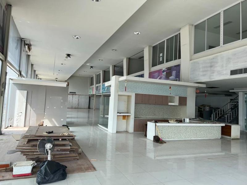 ให้เช่าอาคารสำนักงาน2ชั้นพร้อมโกดังสูง10เมตรย่านถนนอ่อนนุช55/1ประเวศลาดกระบังราคาเช่า 280,000 บาท / เดือน ( สัญญาขั้นต่ำ 3 ปี ประกัน 2 เดือน ล่วงหน้า 1 เดือน )ที่ตั้ง ถนนอ่อนนุช 55/1 ซอยมูซอเฮต แขวงประเวศ เขตประเวศ กรุงเทพมหานคร 10250ติดต่อ : คุณภัสพงณ์ 063-409-8164Line : deedaa23เนื้อที่ 763 ตารางวา จำนวน 2 ชั้น จอดรถ 30 คันพื้นที่ใช้สอยของสำนักงาน 1200 ตารางเมตรพื้นที่ใช้สอยของโกดัง 540 ตารางเมตรพื้�