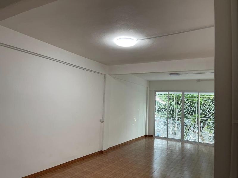 ให้เช่าอาคารพาณิชย์4ชั้น2คูหาย่านธนบุรีซอยเจริญนคร56เขตสำเหร่ตึกสภาพใหม่มีที่จอดรถ