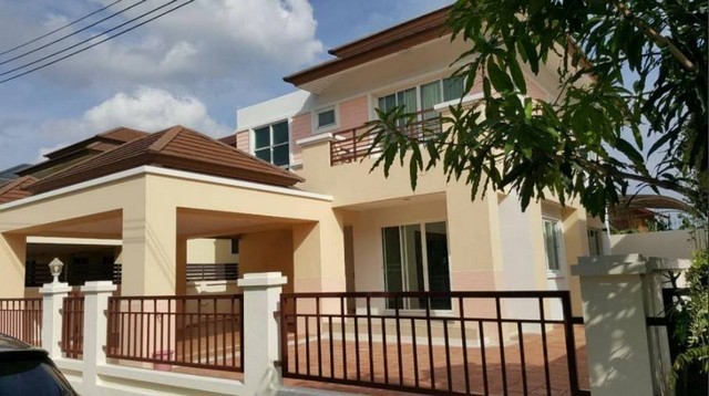  ให้เช่าบ้านเดี่ยว 3 ห้องนอน4 ห้องน้ำ หมู่บ้านรอยัลราชาวดี ใกล้รร.รุ่งอรุณ และมจธ.พระราม 2