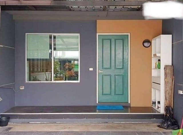 [B836]ให้เช่า 25k Town plus ทาวน์พลัส อ่อนนุช ติดถนนใหญ่ ลาดกระบัง 20/1 ใกล้ Robinson ลาดกระบัง ใกล้ทางด่วน, รถไฟฟ้า APLลาดกระบังทาวน์โฮม 3 ชั้น 20 ตร.วา พื้นที่ใช้สอย 157 ตร.ม หน้ากว้าง 5 ม. 2 ที่จอดรถ 3 ห้องนอน 3 ห้องน้ำ ชั้น 2 ต่อเติมเพิ่มโฮมออฟฟิศอีก 1 ห้อง บ้านหันหน้าทิศตะวันตกเฉียงใต้ ตกแต่งพร้อมอยุ่25,000.-/เดือน สัญญาขั้นต่ำ 1 ปี ประกัน 2 เดือน ล่วงหน้า 1 เดือนTEL: 095-940-6781 LINE: @500lkyco https://lin.ee/r1A21Uzพิกัด : https://goo.gl/maps/Enpi2