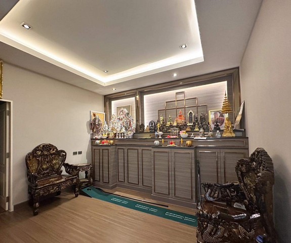 ขายบ้านเดี่ยว 2 ชั้น หมู่บ้านลุมพินีสวนหลวงร.9  เนื้อที่ 64 ตรว มี 4นอน 5 น้ำ