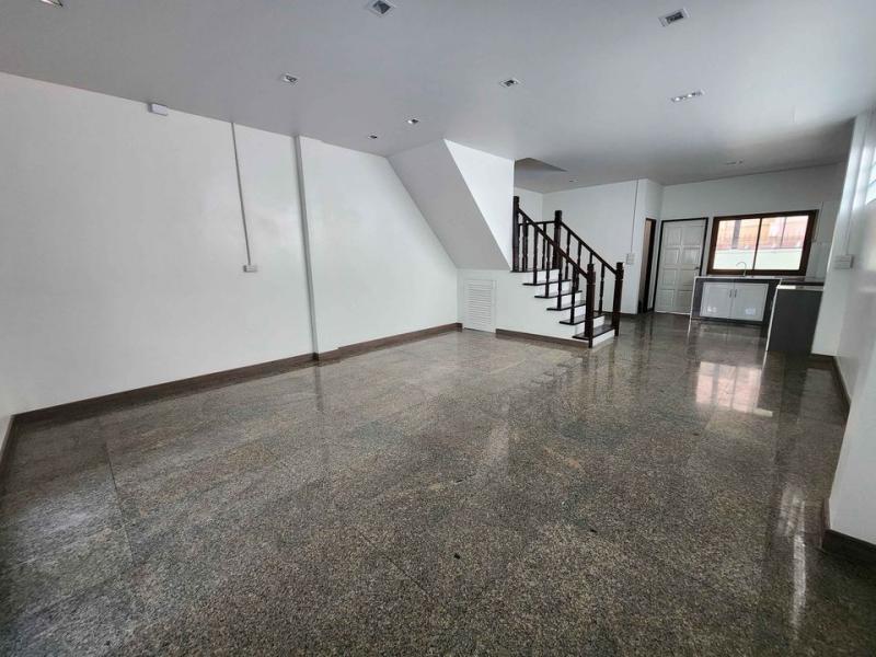 CH963 ให้เช่าบ้านทาวน์โฮม 3 ชั้น ย่านวงศ์สว่าง กรุงเทพ-นนทบุรี เตาปูน สายสีม่วง