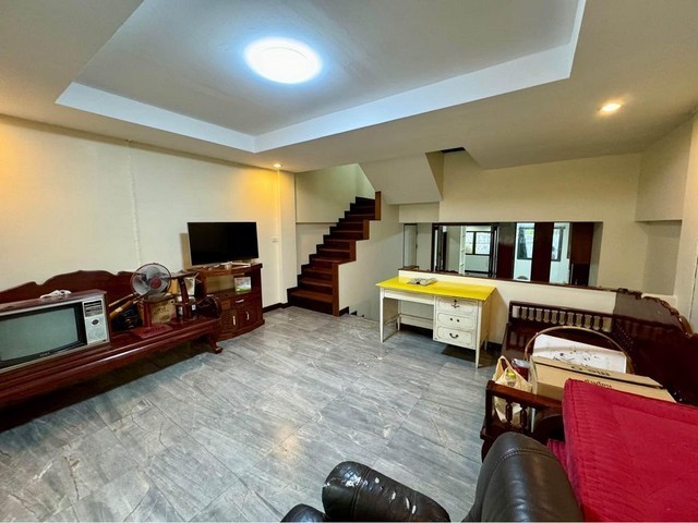 ให้เช่าทาวโฮมใกล้ เดอะมอลล์งามวงศ์วาน ,ตลาดบองมาร์เช่มาร์เก็ตพาร์ค 5ห้องนอน ประชาชื่น