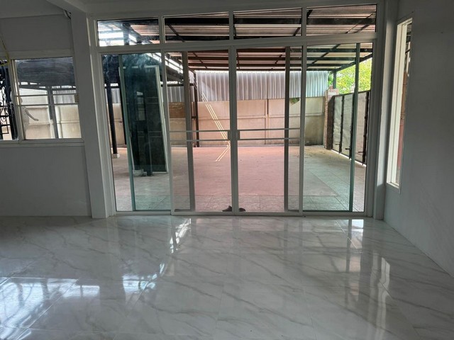 ให้เช่าบ้านเดี่ยว  หมู่บ้าน ช.รุ่งเรือง 3  เนื้อที่ 91ตร.ว.  4 ห้องนอน ซอย ติวานนท์ 22