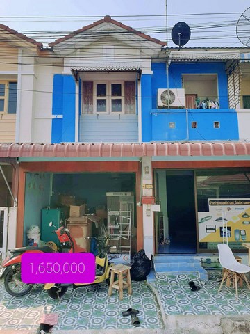 ขายทาวน์เฮ้าส์ 2 ชั้นถนนเมน หมู่บ้าน วรารักษ์วังน้อย ใกล้สำนักงานที่ดิน