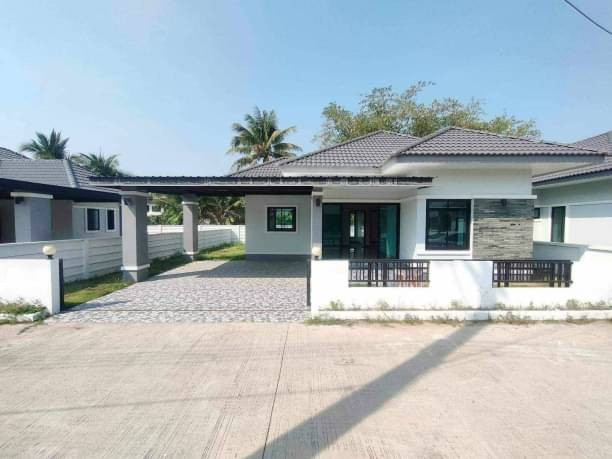 โซนสันทราย ราคาเริ่มต้นที่ 2,358,000 บาท เนื้อที่ 69-70 ตรว. บ้านสร้างใหม่ชั้นเดียว เมืองเล็น บ้านว่าง 2 หลัง ติดกัน