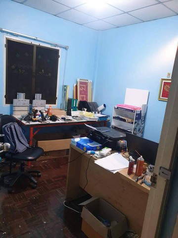 ขายทาวน์เฮ้าส์ 2 ชั้นถนนเมน หมู่บ้าน วรารักษ์วังน้อย ใกล้สำนักงานที่ดิน