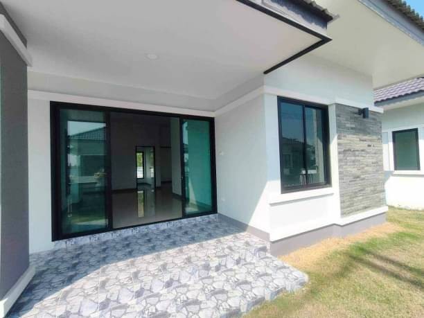 โซนสันทราย ราคาเริ่มต้นที่ 2,358,000 บาท เนื้อที่ 69-70 ตรว. บ้านสร้างใหม่ชั้นเดียว เมืองเล็น บ้านว่าง 2 หลัง ติดกัน