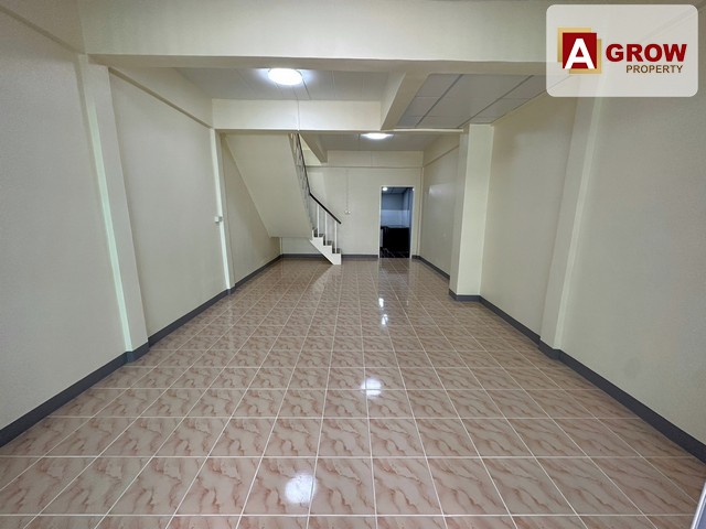 ม.ทรัพย์เจริญ  บ้านรีโนเวทใหม่พร้อมอยู่  เดินทางสะดวก