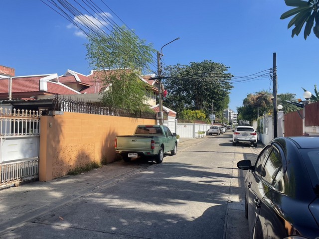 ขายบ้านเดี่ยว 2 ชั้น 100 ตรว. ลาดพร้าว 122 ใกล้ BTS มหาดไทย 400 เมตร *** บ้านต้องรีโนเวท