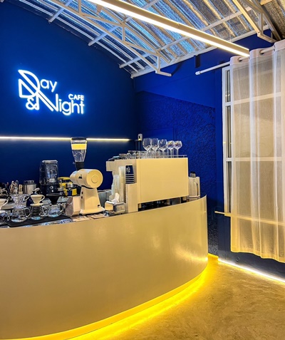 สนใจติดต่อโทร 061-864-6542เซ้ง/เช่า ‼️ ร้านกาแฟ  #สไตล์เกาหลี #ย่านพระราม9 ซอย 51 ติดถนนใหญ่ #thenine  #แหล่งร้านอาหาร โซนหมู่บ้านขนาดใหญ่ #ออฟฟิตและคอนโด เพียง 900,000 บ #ราคาต่อรองได้นิดหน่อย  ผ่อนได้ 2-3 งวดตามตกลงค่ะ#ราคานี้รวม- อุปกรณ์ทั้งหมดภายในร้าน- ของใหม่ทั้งร้านเพิ่งเปิดได้ 3 เดือน- กล้องวงจรปิด 4 ตัว- พื้นที่ใช้สอย 90 ตรม. แบ่งใช้สอยได้ 3 โซน- มีห้องพักพนักงาน#พร้อมขายต่อได้