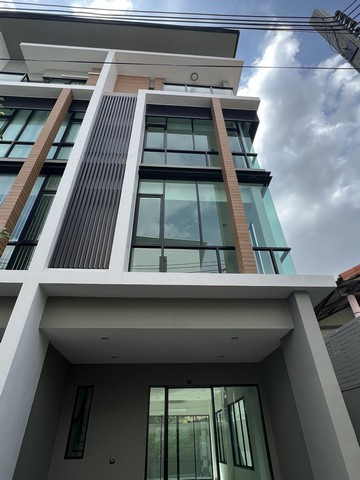 ให้เช่าโฮมออฟฟิศ 4 ชั้นหลังมุม 250 ตรม. Premium Place Mix เอกมัย-รามอินทรา นวลจันทร์ อาคารใหม่ ใกล้ทางด่วน 