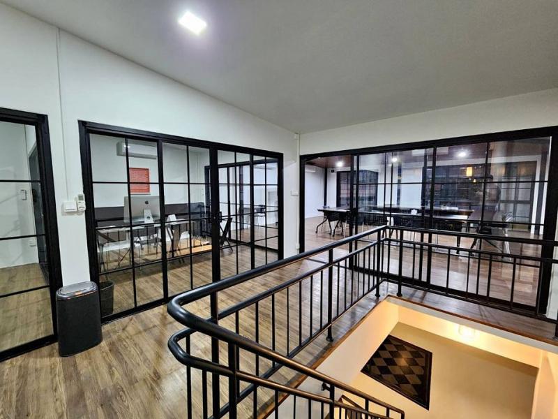 CH950 ให้เช่าอาคารพาณิชย์ สำนักงาน ย่านตลาดพลู ธนบุรี ตบแต่งแล้วปล่อยเช่าออฟฟิศ (เฉพาะชั้น 3) รีโนเวทใหม่ ทำเลดีมากๆ ติดรถไฟตลาดพลู เหมาะกับทำสถาบันสอนหนังสือ ออฟฟิศ พื้นที่ประมาณ 100 ตรม. สนใจติดต่อ ชาญ 094-5695997 ครับราคาเช่า 25,000 บาทต่อเดือน ประกัน 2 ล่วงหน้า 1 เดือนขั้นต่ำ 1ปีออฟฟิศ สำนักงานติด สถานีรถไฟตลาดพลู เหมาะกับการค้า สำนักงาน ที่กวดวิชา ฯขนาดพื้นที่ 28 ตรว. 100 ตรม.