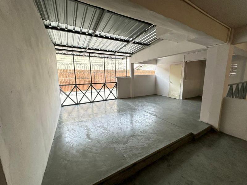 BH2669 ให้เช่าอาคารพาณิชย์ 2 คูหา 4ชั้น ย่านงามวงศ์วานซอยชินเขต พท. 568 ตรม.รีโนเวทแล้ว ย่านชุมชนหนาแน่น