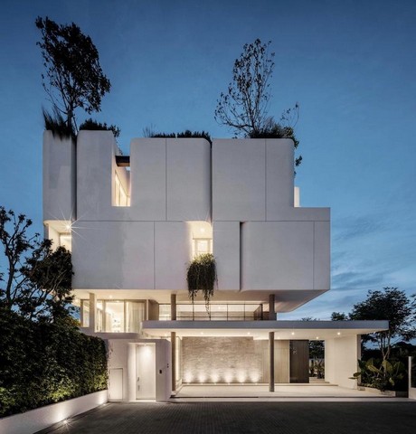 HS355 ขายบ้านเดี่ยว 6 ชั้น อาร์ค-เท็น กรุงเทพกรีฑา ARQ10 พร้อมลิฟต์ สระว่ายน้ำและห้องใต้ดิน ใกล้ทางด่วนพระราม9สนใจติดต่อ : คุณสราวุฒิ Tel. 0994108945 Line : 0994108945ราคาขาย 78 ล้านบาทบ้านใหม่ สร้างเสร็จตกแต่งพร้อมเฟอร์นิเจอร์ Iconic Brands แปลงพิเศษหลังสุดท้าย ส่งมอบโอนพร้อมงานสวนร่มรื่นเนื้อที่บ้าน 77 ตรว.พื้นที่ใช้สอยประมาณ 650 ตรม.บ้าน 6 ชั้นรวมสวนดาดฟ้าและชั้นใต้ดินครับมีความพิเศษด้านสถา