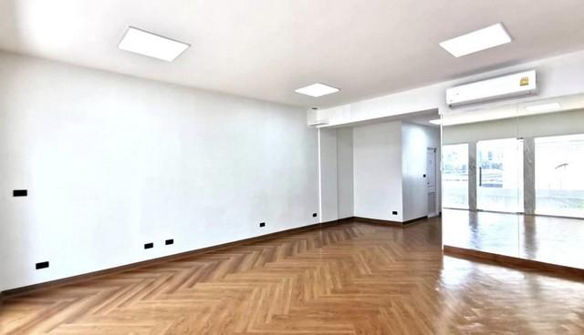 ให้เช่าโฮมออฟฟิศ 5 ชั้น ย่านเอกมัย โครงการ Park avenue เอกมัย ซอยสุขุมวิท 63 พื้นที่ 228 ตรม. 3 ห้องทำงาน 3 ห้องน้ำ ใกล้ BTS เอกมัย