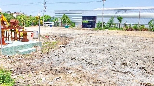 นวมินทราชินูทิศ สวนกุหลาบสมุทรปราการ ปากซอยถนน 6 เลน  สุขุมวิท บางปู ขาย-เช่า ที่ดินถมแล้ว 1ไร่ 162ตรว.