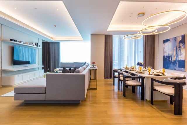 Baan Sindhorn.BTS: RatchadamriSize: 161 sqm., 2 bedrooms, 3 bathrooms Floor: 7Rental price: 280,000baht/month Selling price: 39,800,000bahtRef.: 196442Listing Detail: www.rent-bangkok-condo.com/properties/196442Co-agents are welcome. - - -Contact us for more information or arrange a viewing:Email. rbc.rentbangkokcondo@gmail.comCall. 066-0588-655Line ID: @rentbangkokcondohttps://lin.ee/9cMeMxeWhatsapp: 0660588655Wechat 微信: rentbangkokcondo