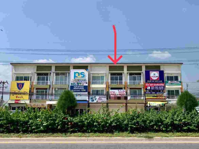 ด่วนขายอาคารพาณิชย์ใหม่ 3 ชั้น ทำเลดีเส้นทาง ชะอำ-หัวหิน จ.เพชรบุรีที่ตั้ง :  319/25 ตำบลชะอำ อำเภอชะอำ เพชรบุรี 76120พิกัด :  https://maps.app.goo.gl/ZPubbNgo5UM2teYG8?g_st=ilขนาดพื้นที่ : 16 ตรว.รายละเอียด : อาคารพาณิชย์ เป็นอาคารใหม่ 3 ชั้น 3 ห้องน้ำ ยังไม่ได้กั้นห้อง  ทำเลเหมาะการทำค้าขาย/พักอาศัย เป็นขากลับเข้ากรุงเทพ อยู่ระหว่างหัวหิน-ชะอำสถานที่ใกล้เคียง- ใกล้ตลาดชะอำ - ใกล้ทะเล- ใกล้วนอุทยานชะอำร