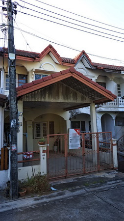 ภัทรินทร์เฮ้าส์  ทาวน์เฮ้าส์ สภาพใหม่ ซอยรัตนาธิเบศร์ 24 ตำบลบางกระสอ อ.เมืองนนทบุรี จ.นนทบุรี