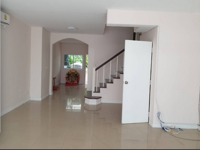 ให้เช่า ทาวน์โฮม  ใกล้รถไฟฟ้าสถานีลาดพร้าว101 ย่านรามคำแหง ลาดพร้าว ใกล้เดอะมอลลบสางกะปิ 