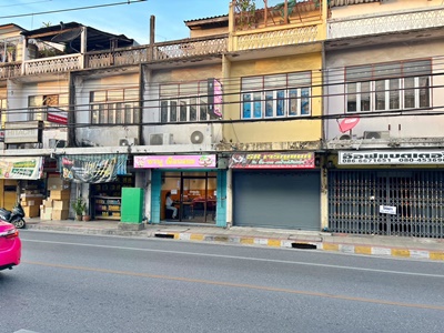 เซ้ง ร้านชาบู เขตจอมทอง โดยรอบเป็นหอพัก โรงงาน และหมู่บ้าน