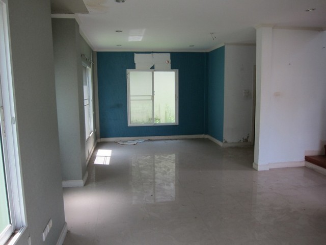 ขาย บ้านเดี่ยวมือสองตามสภาพ เค.ซี. เนเชอรัล ซิตี้ รามคำแหง  52 ตารางวา